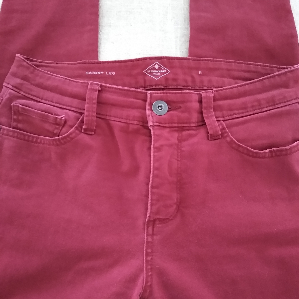 St. John's Bay Crimson Skinny Jeans, Size 6